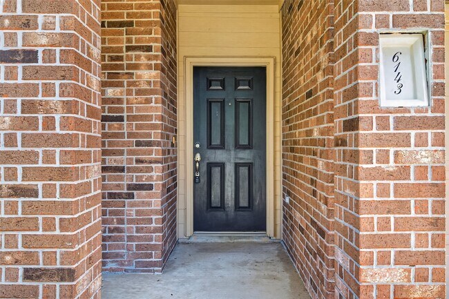 Foto del edificio - 6143 Norwood Meadows Ln