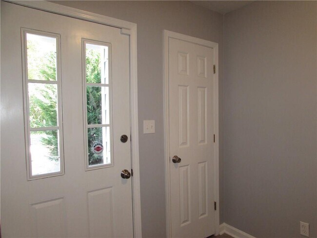 Building Photo - 1756 Twin Brooks Dr SE