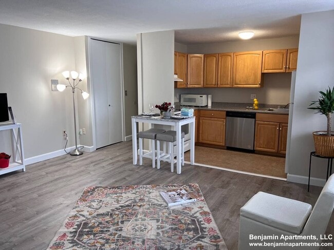 Building Photo - 121 Trapelo Rd