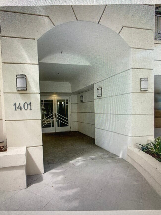 Foto del edificio - 1401 S Bentley Ave