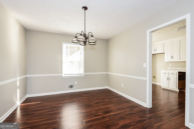 Foto del edificio - 16 Fairfield Way SW