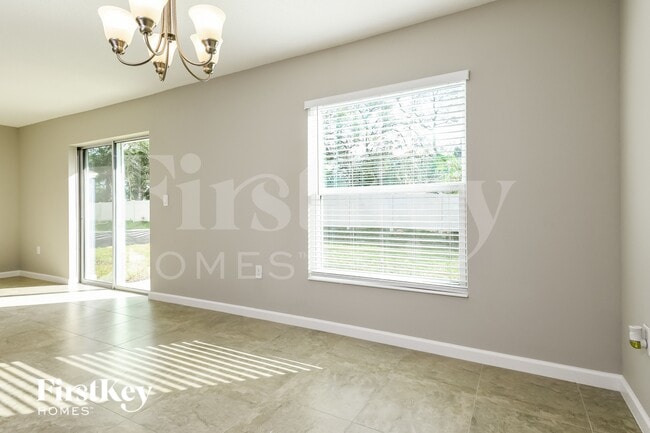 Foto del edificio - 453 Earhart Dr