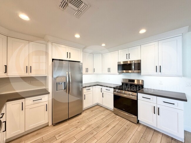 Foto del edificio - 3625 Hayden Rd