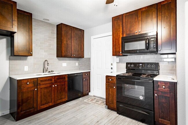 Building Photo - 105 Stubblefield Dr