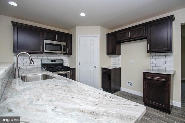 Building Photo - 522 Arietta Ct