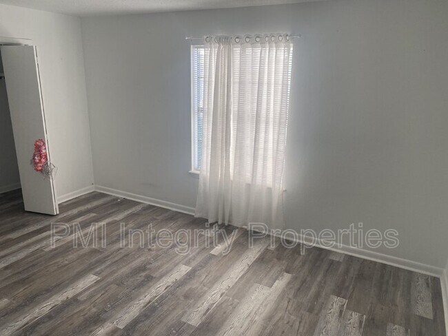 Building Photo - 105 Meaux Blvd