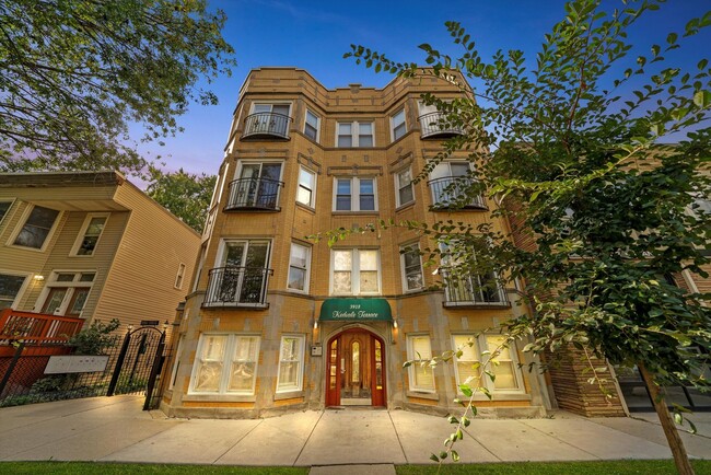 Building Photo - 3918 N Kedvale Ave