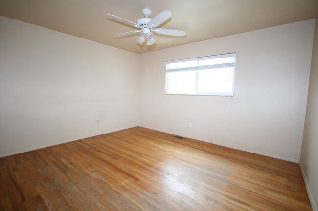 Building Photo - 3 Bedroom Split Level Home Available in South Colorado Springs!
