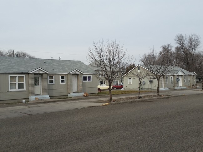 Building Photo - Townhouse Apts with upside
