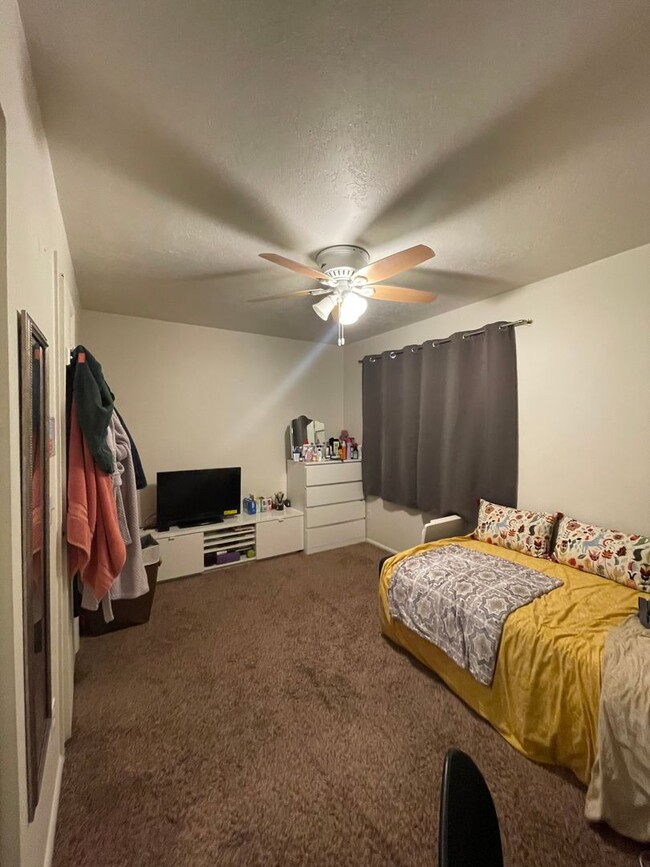 Foto del edificio - End Unit Townhome For Rent