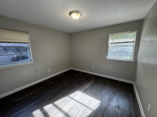 Foto del edificio - Duplex For Rent