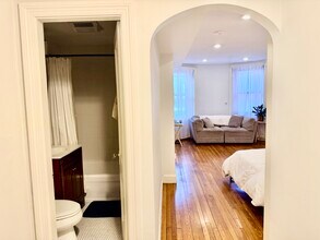 Building Photo - 354 Beacon St
