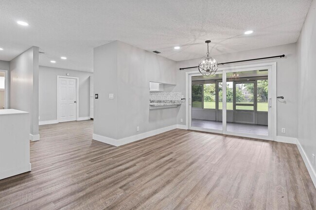 Building Photo - 411 Las Palmas St