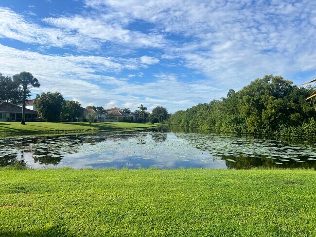 Foto del edificio - 1605 S Club Dr