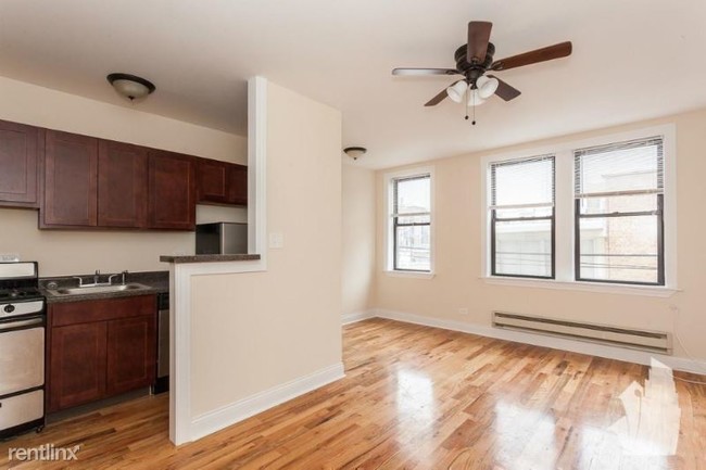Building Photo - 1157 W Diversey Pkwy
