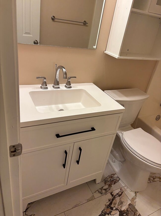 Building Photo - 6205 Lynnfield Rd