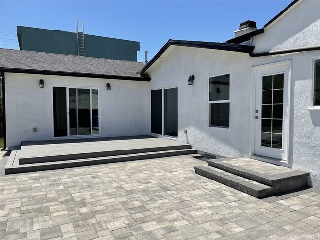 Building Photo - 6824 Tobias Ave