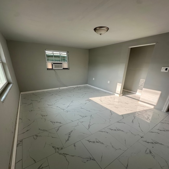 Building Photo - 5319 Honore Ave