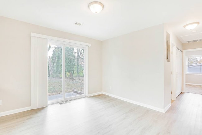 Building Photo - 2755 Collier Dr NW