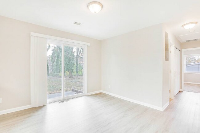 Foto del edificio - 2755 Collier Dr NW