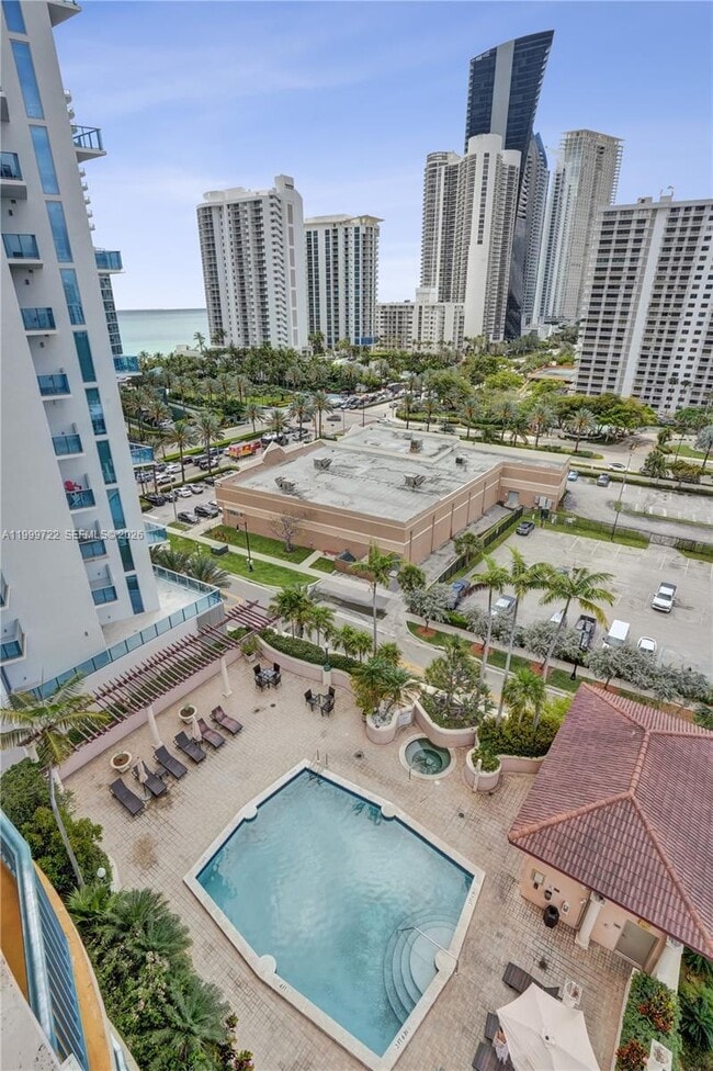 Foto del edificio - 17555 Atlantic Blvd