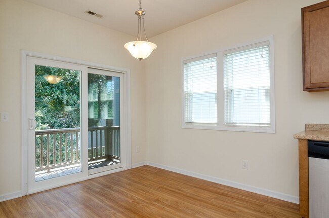 Building Photo - 705 3rd Ave Ext