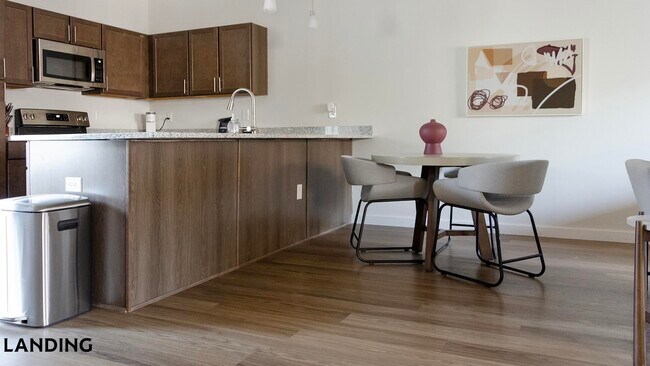 Foto del edificio - 9906 Runway Dr
