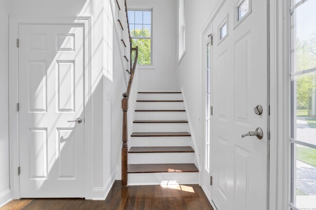 Building Photo - 39 Copper Square Dr