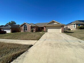 Building Photo - 2207 Joseph Dr