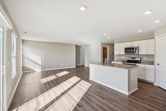 Building Photo - 756 Amy Dr