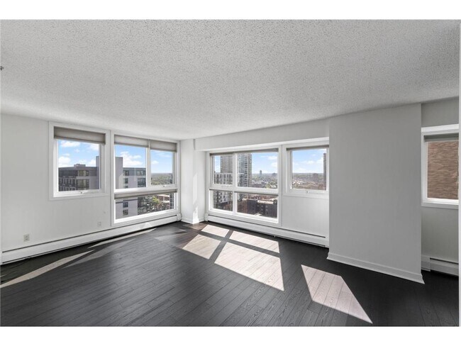 Building Photo - 433 S 7th St