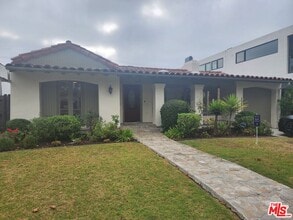 Building Photo - 328 S Oakhurst Dr