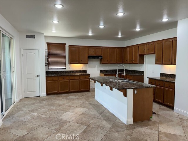 Foto del edificio - 36848 Torrey Pines Dr