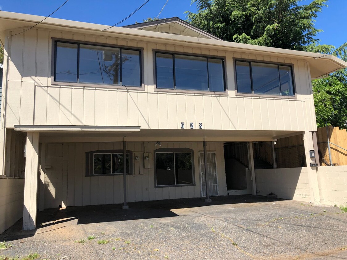 Building Photo - 628 Olive St