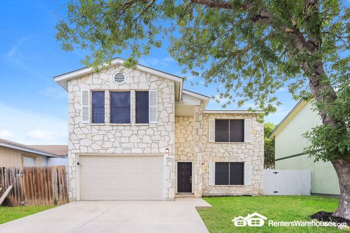 Primary Photo - $500 off 2nd months rent. Two Story 4 bedr...