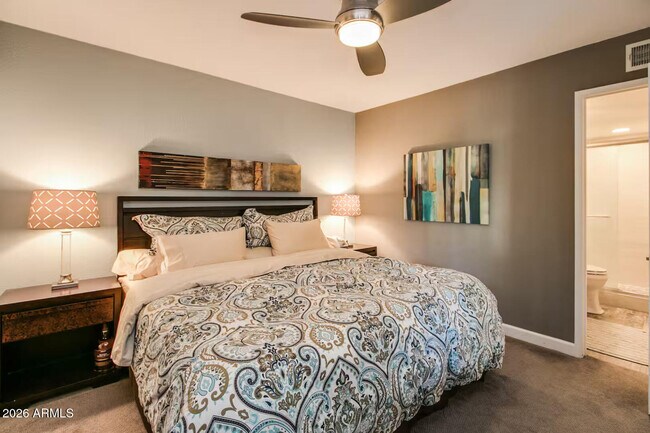 Foto del edificio - 7625 E Camelback Rd