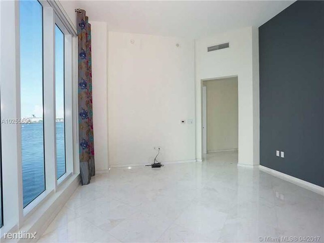 Building Photo - 900 Brickell Key Blvd