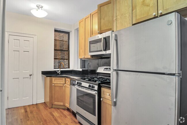 Building Photo - 358 W 45th St