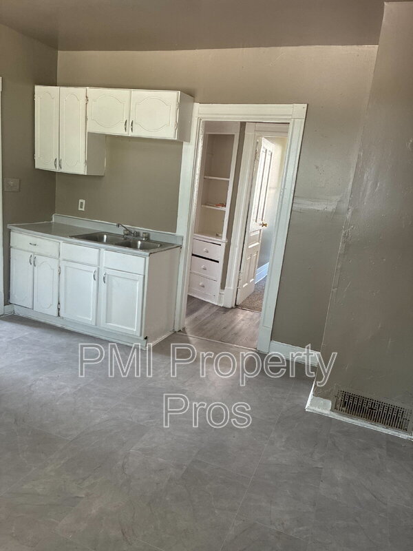 Building Photo - 1413 N 37th St