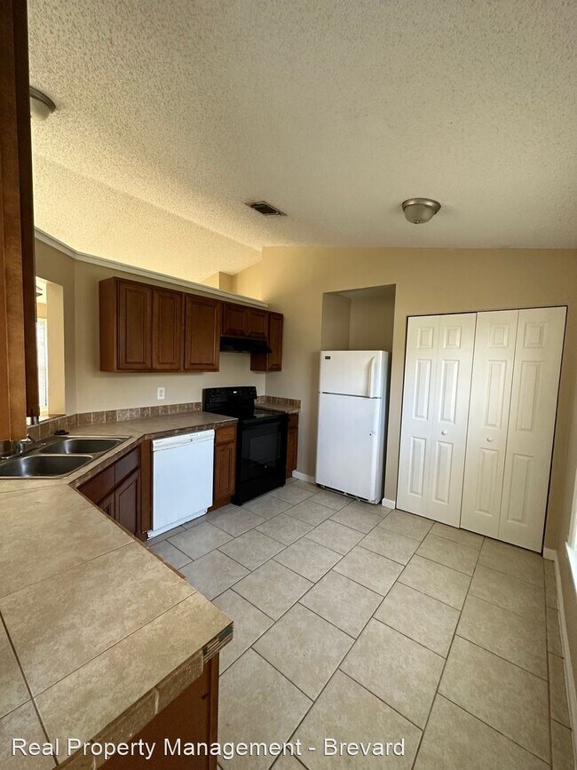 Foto del edificio - 3 br, 2 bath House - 761 Seven Gables Circ...