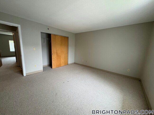 Foto del edificio - 146 N Beacon St