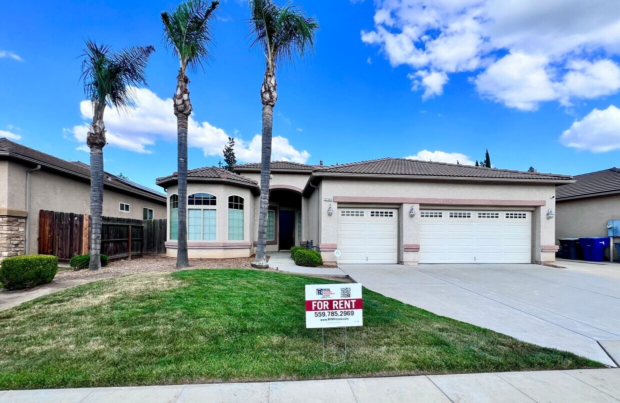 Foto principal - $2,995 - Fowler & Church, Spacious 3 Bedro...