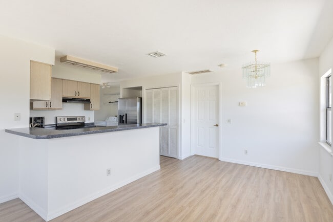 Photo - 633 Centre Ct SW Apartment