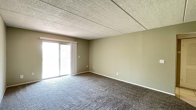 Building Photo - 2820 Somerset Park Dr