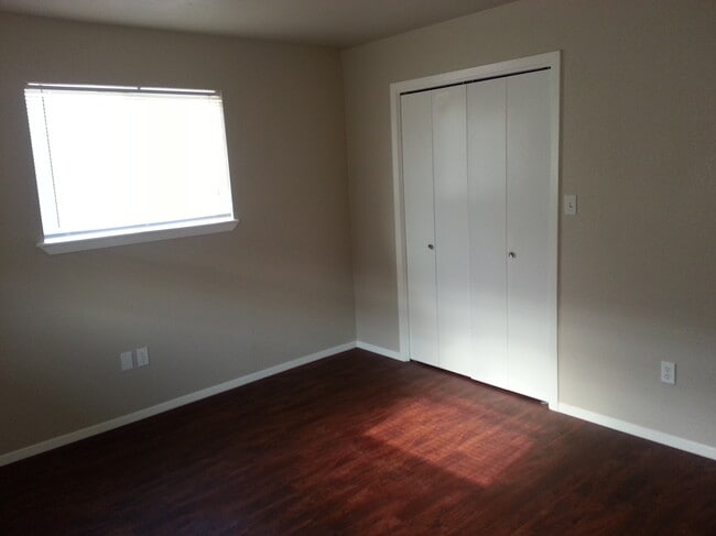 Building Photo - 1113 Primrose Ave