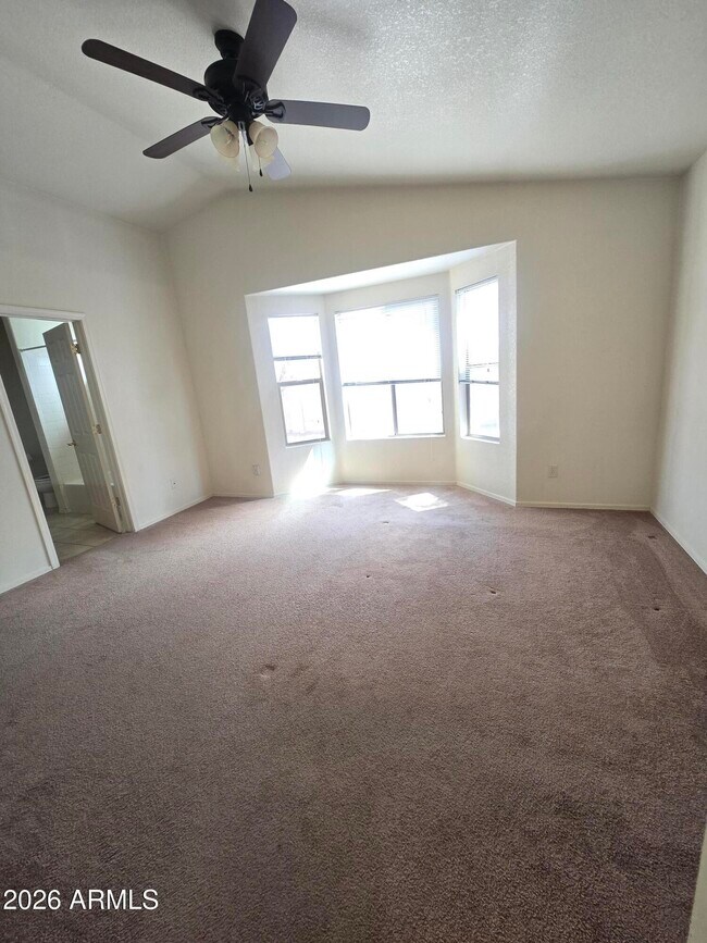 Foto del edificio - 1001 Montrose Ave