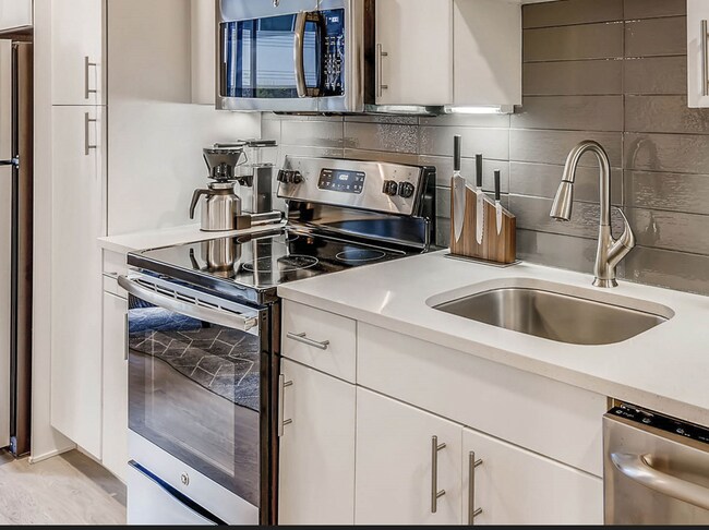 Foto del edificio - 1610 E 6th St