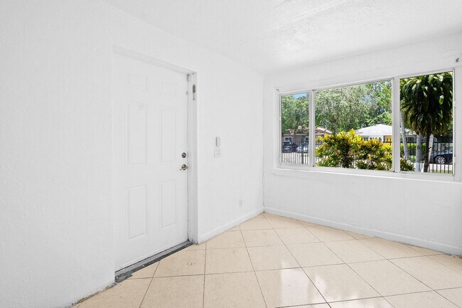 Building Photo - Spacious 3BR/1BA Single-Family Home – Central Miami