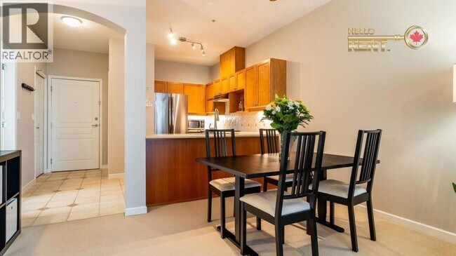 Building Photo - 5605 Hampton Pl