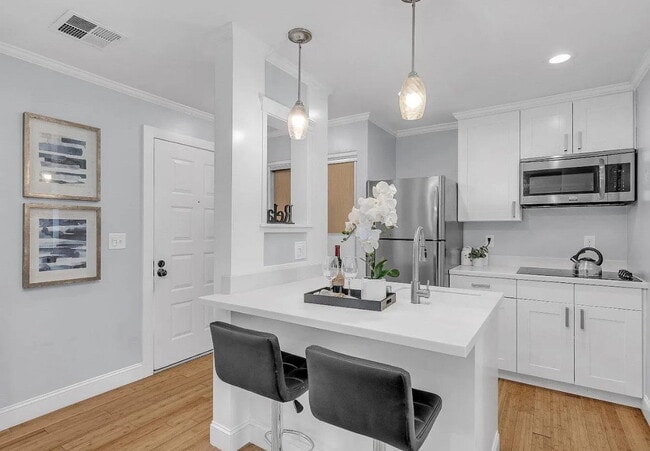 Foto del edificio - Welcome to a stylish one-bedroom, one-bath...